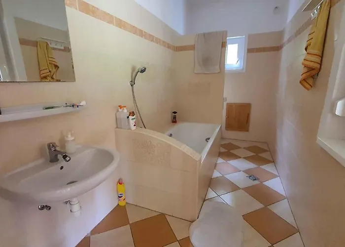 - Balaton 19095 Balatonlelle