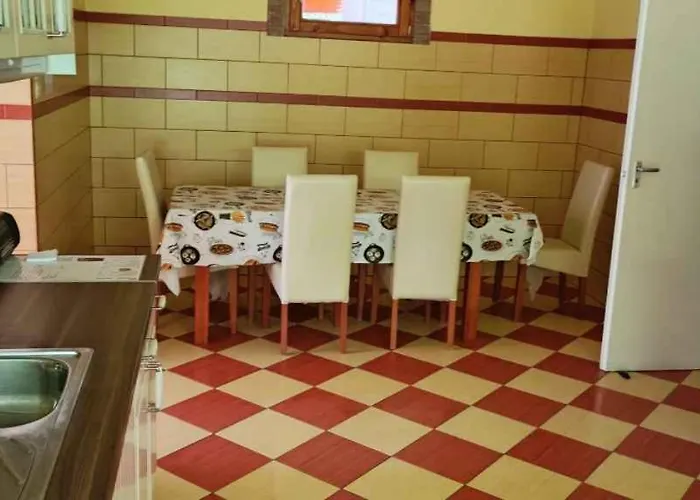 - Balaton 19095 Semesterbostad Balatonlelle